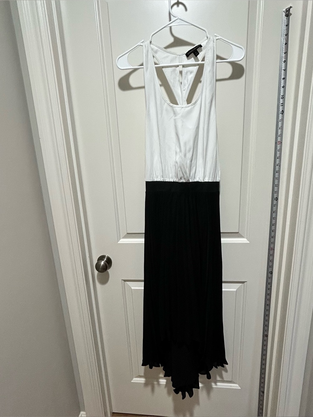 Banana Republic Black & White Dress HiLow Pleated dress. Elastic waist. Pull on